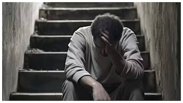 ઊંઘ સુધારે છે: સ્ક્રીન સમય ઘટાડવાથી ઊંઘની ગુણવત્તામાં સુધારો થાય છે. સૂતા પહેલા સ્ક્રીનનો ઉપયોગ બંધ કરવાથી આપણને ગાઢ અને સારી ઊંઘ આવે છે, જે આપણા શરીર અને મનને તાજગી આપે છે.