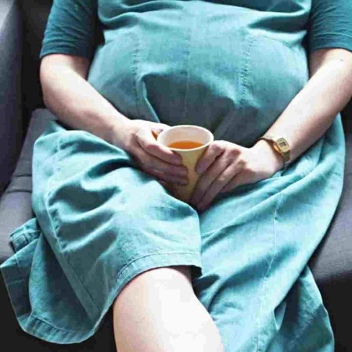 According to experts, drinking too much tea during pregnancy can cause many health problems. This increases the risk of stomach pain or miscarriage. But such cases are rare. However, you should avoid beverages with high caffeine content such as tea or coffee.