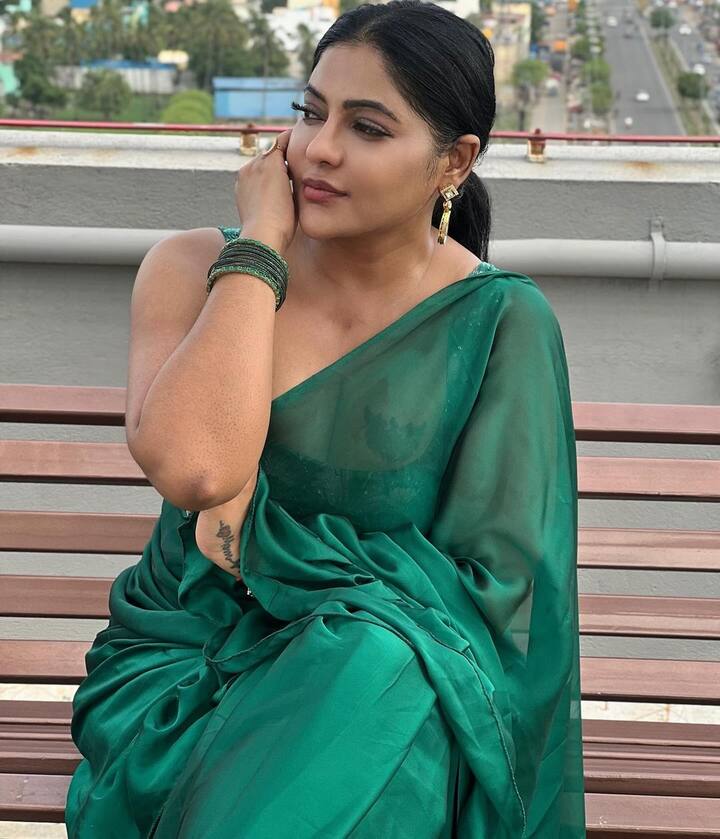 தற்போது பாக்கியலட்சுமி சீரியலில் ராதிகா எனும் கதாபாத்திரத்தில் நடித்து வருகிறார். சின்னத்திரையை தாண்டி வெள்ளித்திரையிலும் நடித்து வருகிறார்.