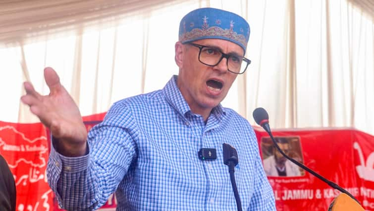 Omar Abdullah National Conference Leader On Union Budget 2024 Nameplate Controversy Amarnath Yatra बजट पर उमर अब्दुल्ला बोले, 'अगर ये निराशाजनक होता है तो हमारी पार्टी...'