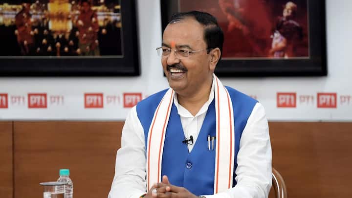 लोकसभा चुनाव में यूपी में बीजेपी के खराब प्रदर्शन के बाद पार्टी कार्यकर्ताओं नेताओं और सीएम योगी के बीच सब कुछ ठीक है या नहीं इसको लेकर कई तरह के कयास सियासी गलियारों में लगाए जा रहे हैं.