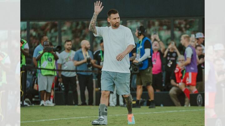 ছুটি কাটাতে গিয়ে হোক বা কোপা জয়ের জন্য ইন্টারের বিশেষ সম্বর্ধনা অনুষ্ঠান, সর্বত্রই মেসিকে এক বিশেষ আবরণ ডান পায়ে পরে থাকতে দেখা গিয়েছে। পাকে আরও আঘাতের হাত থেকে বাঁচাতেই এই আবরণ পরা হয়।