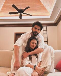 Sonakshi Sinha: స్విమ్మింగ్‌ ఫూల్లో భర్తతో రొమాంటిక్‌గా సోనాక్షి సిన్హా - ఈ కొత్త జంట వన్‌ మంత్‌ వెడ్డింగ్ యానివర్సరీ సెలబ్రేషన్‌ చూశారా?