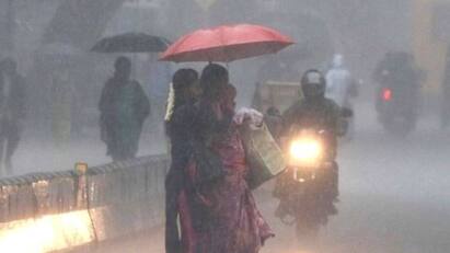 Chennai Rains heavy traffic jam including mount road teynampet vadapalani koyambedu Chennai Rains: சென்னையில் திடீர் மழை! கடும் போக்குவரத்து நெரிசல் - வாகன ஓட்டிகள் அவதி