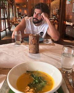 Sonakshi Sinha: స్విమ్మింగ్‌ ఫూల్లో భర్తతో రొమాంటిక్‌గా సోనాక్షి సిన్హా - ఈ కొత్త జంట వన్‌ మంత్‌ వెడ్డింగ్ యానివర్సరీ సెలబ్రేషన్‌ చూశారా?