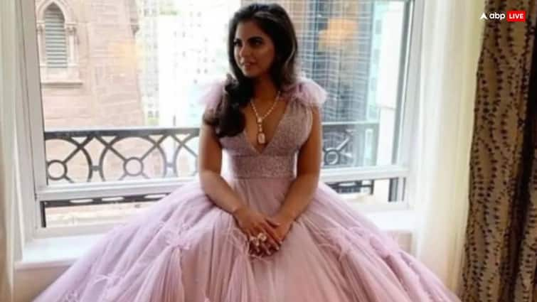 dulhan dresses fashion tips get royal look in your wedding try this outfit of Isha Ambani Fashion Tips: अपनी शादी में पाना चाहती हैं रॉयल लुक, तो जरूर ट्राई करें ईशा अंबानी का ये आउटफिट