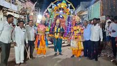 Nashik News : 300 वर्षांची परंपरा असलेला 'बोहाडा' उत्सव, नाशिकमधील चांदोरीत जल्लोषात होतोय साजरा; पाहा फोटो