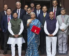 Nirmala Sitharaman Saree: ਬਜਟ ਦੇ ਲਈ ਮੰਤਰੀ ਨੇ ਚੁਣਿਆ ਖਾਸ ਲੁੱਕ, ਵ੍ਹਾਈਟ-ਪਿੰਕ ਸਾੜੀ 'ਚ ਇਦਾਂ ਦਿਖਾਇਆ ਬਜਟ ਦਸਤਾਵੇਜ