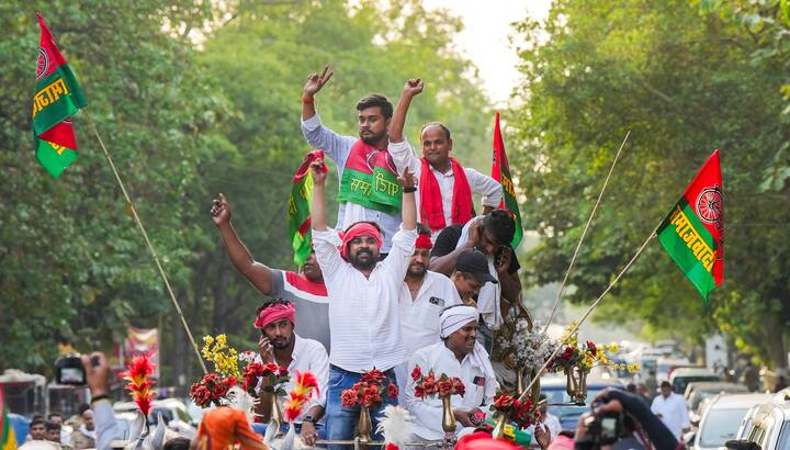 पूर्व सिविल सर्वेंट ने स्मिता प्रकाश को बताया कि सपा में उनके परिचित हैं, जिन्होंने मतगणना से तीन दिन पहले उनको एक मैसेज किया था.