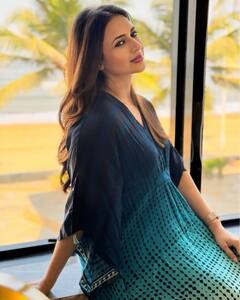 कभी रद्दी बेचकर किया गुजारा, आज हर रोज लाखों वसूलती है ये बच्ची, पहचाना?