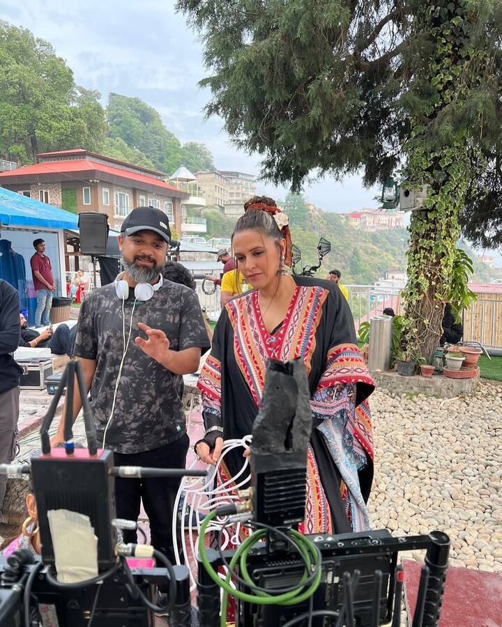 Sharing the pictures, Neha Dhupia captioned it as, 