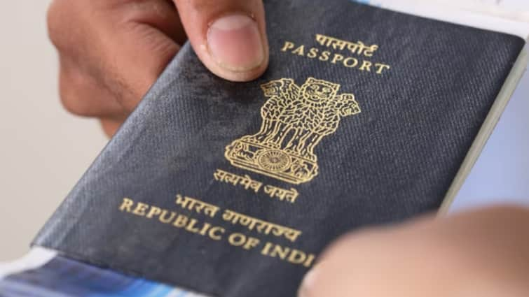 Thane News Girl arrested for travelling to Pakistan with fake passport visa Maharashtra ann Thane News: फर्जी पासपोर्ट-वीजा के साथ की पाकिस्तान की यात्रा, 23 साल की युवती समेत दो गिरफ्तार