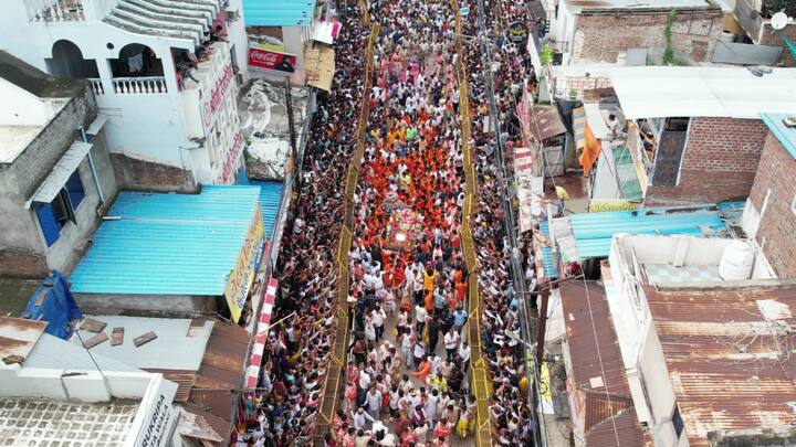 सावन के सोमवार भगवान महाकाल की सवारी में जिस प्रकार से जनसैलाब उमड़ा है, उससे बीजेपी के नेता खुद इस बात को स्वीकार रहे हैं कि आने वाले समय में सवारी मार्ग के चौड़ीकरण का प्रस्ताव काफी आवश्यक हो गया है.
