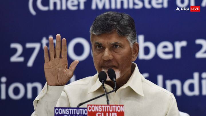 वित्त मंत्री निर्मला सीतारमण ने मंगलवार (23 जुलाई) को केंद्रीय बजट पेश करते हुए कहा कि आंध्र प्रदेश पुनर्गठन अधिनियम- हमारी सरकार ने आंध्र प्रदेश पुनर्गठन अधिनियम में प्रतिबद्धताओं को पूरा करने के प्रयास किए हैं. राज्य की पूंजी की आवश्यकता को पहचानते हुए, हम बहुपक्षीय एजेंसियों के माध्यम से विशेष वित्तीय सहायता की सुविधा प्रदान करेंगे. चालू वित्त वर्ष में, भविष्य के सालों में अतिरिक्त राशि से 15,000 करोड़ रुपये की व्यवस्था की जाएगी.