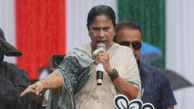 Bangladesh Raises Concern Over Mamata Banerjee Shelter Promise To Refugees 'May Help Terrorists': Bangladesh Raises Concern Over Mamata's 'Shelter' Promise To Refugees, Says Report