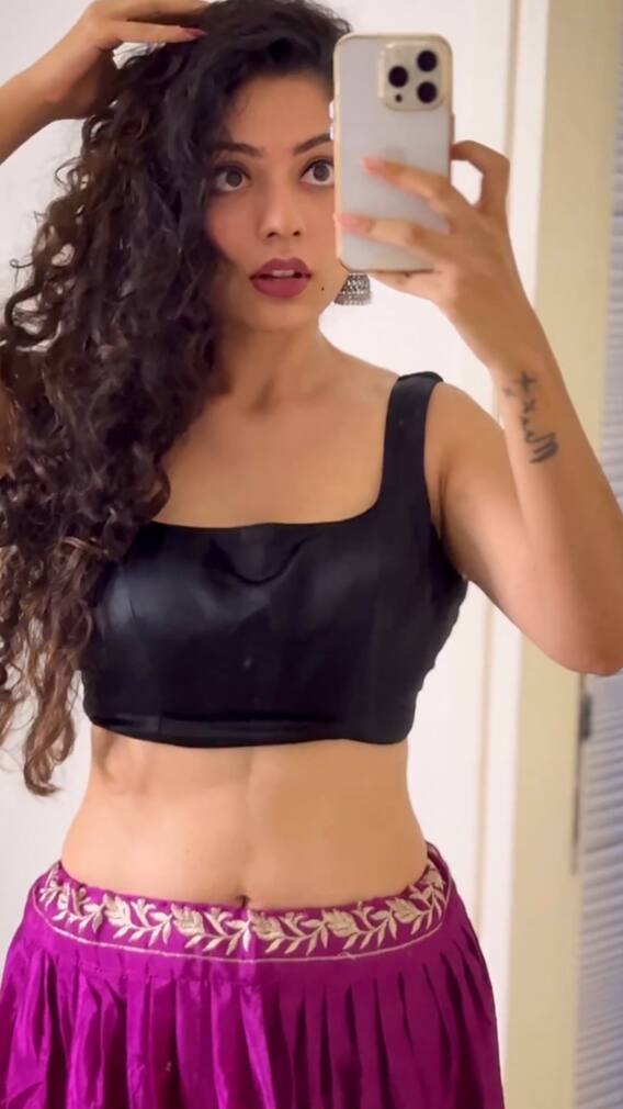 రూటు మార్చిన వర్షా బొల్లమ్మ - నాభి అందాలు చూపిస్తూ వీడియో