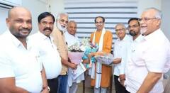 महाराष्ट्र: उद्धव ठाकरे की इस पार्टी के नेताओं के साथ बैठक, महायुति को घेरने का बनाया प्लान