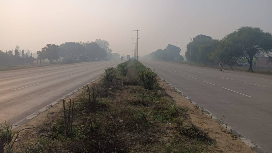 Kanpur Dehat News: नेशनल हाईवे की जमीन को कब्जा मुक्त कराने की कवायद, NHAI ने 117 को थमाया नोटिस NHAI issues notice to illegal occupants of Kanpur Dehat National Highway land ann Kanpur Dehat News: नेशनल हाईवे की जमीन को कब्जा मुक्त कराने की कवायद, NHAI ने 117 को थमाया नोटिस