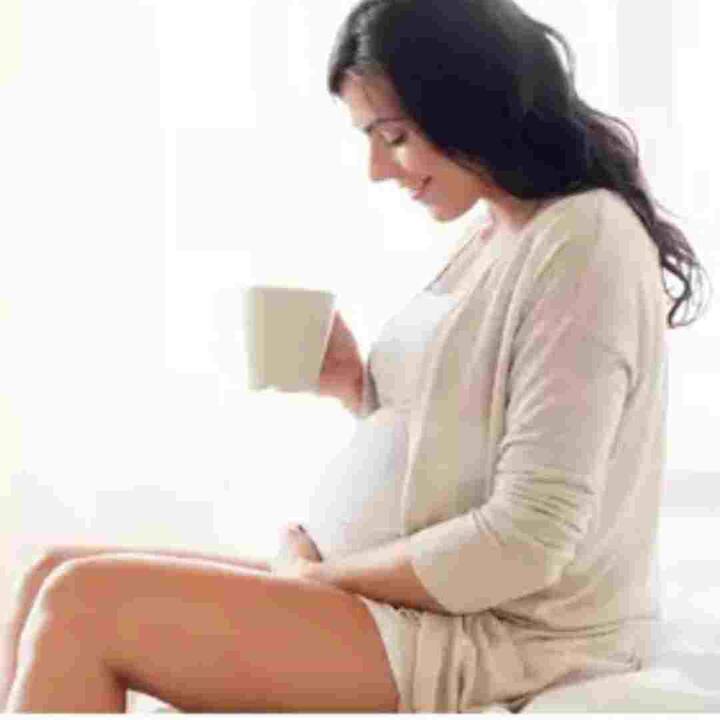 Drinking orange, pomegranate or other fruit juice is also very beneficial during pregnancy. This fulfills the deficiency of vitamins and minerals in the body.