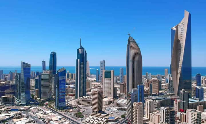 Kuwait: The government here also gives relief to the people by giving them tax-free taxes. There is no personal income tax here. The country's income comes from the sale of oil. Despite being a tax-free country, Kuwait has emerged as a very big economy. 