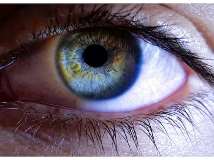 By following these tips, you can use colored contact lenses safely and comfortably.