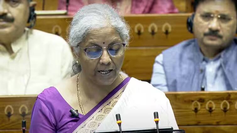 Union Budget 2024 FM Sitharaman Announces Revised Tax Slabs For New Tax Regime  Union Budget 2024 : બજેટમાં મિડલ ક્લાસ માટે મોટી જાહેરાત, નવા ટેક્સમાં સ્ટાન્ડર્ડ ડિડક્શન પર લિમિટ વધી 