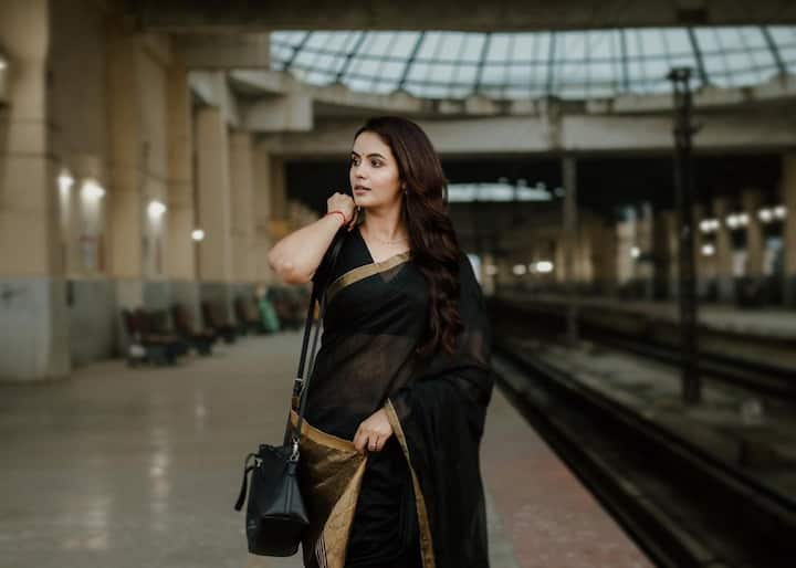சைத்ரா ரெட்டியை பல சீரியல்களில் நாம் பார்த்திருப்போம். கன்னடம், தமிழ், தெலுங்கு என மூன்று மொழி சீரியல்களிலுமே கலக்கி வருகிறார்.