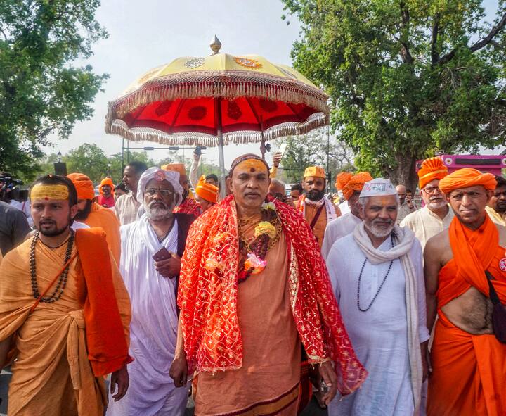 कांग्रेस की प्रियंका गांधी के शंकराचार्य कहने पर अविमुक्तेश्वरानंद सरस्वती बोले,