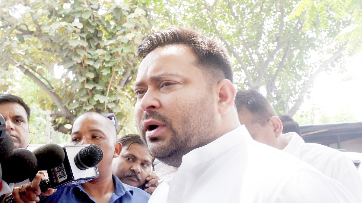 Tejashwi Yadav: विशेष राज्य के मुद्दे पर तेजस्वी यादव के ऐलान से सियासत गरमाई, कहा- ‘इंच भर भी पीछे नहीं हटेंगे’