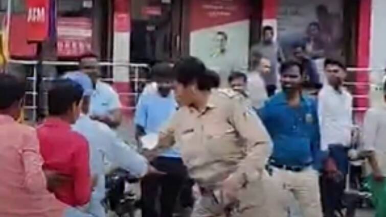 woman sub inspector catches trio on bike without helmet hugs him and returns fine after knowing college fees bagalkot viral video VIDEO: बाइक पर ट्रिपलिंग कर रहे युवकों का कटा चालान, फिर हुआ कुछ ऐसा महिला सब इंस्पेक्टर ने वापस कर दिए पैसे, लोग कर रहे तारीफ