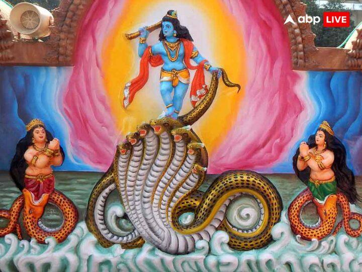 गरीबी से मुक्ति पाने के लिए भगवान श्रीकृष्ण की शेषनाग के ऊपर नृत्य करते हुए मूर्ति स्थापित करें. इस मूर्ति की पूजा नित्य करें.