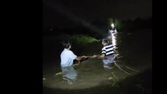 Kutch: કચ્છ પોલીસની સરાહનિય કામગીરી, નદીમાં ફસાયેલા પાંચ લોકોને જીવના જોખમે બચાવ્યા