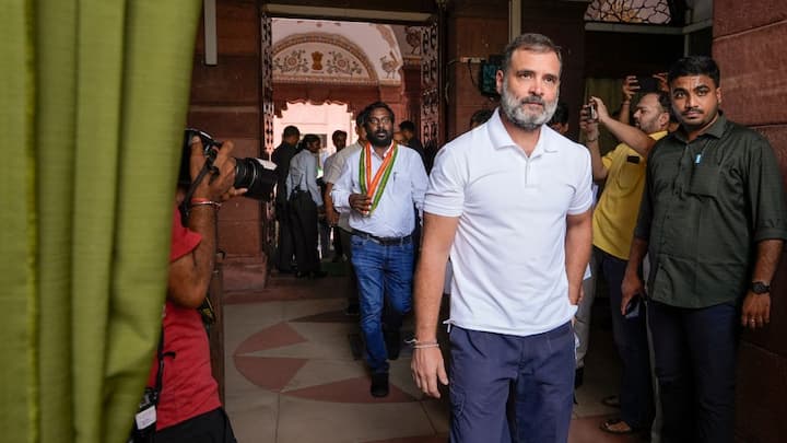 आखिर कांग्रेस कौन सी नई स्ट्रेटजी पर काम कर रही है चलिए आपको बताते हैं. कांग्रेस के एजेंडे में आरक्षण का मुद्दा हमेशा से रहा है. चुनाव से पहले अल्पसंख्यक मुसलमान और पसमांदा मुसलमान के बीच में पैठ बनाने की कोशिश हो रही है. पार्टी का नया अभियान भी शुरू हो गया है.