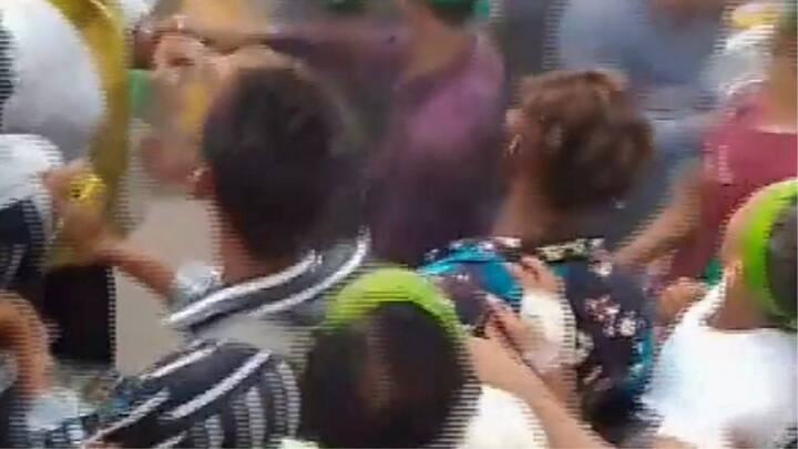 यूपी तक की रिपोर्ट के मुताबिक कानपुर में पार्षद के घर के बाहर नारे लगाए गए कि अगर हिंदुस्तान में रहना है तो अल्लाह हू अकबर कहना होगा. दूसरा नारा सर तन से जुदा का लगाया गया. इसका वीडियो भी सोशल मीडिया पर जमकर वायरल हुआ. इन दोनों-तीनों वीडियो को लेकर एक केस भी दर्ज किया गया है. इसके बाद पुलिस कार्रवाई भी शुरू हो गई है.