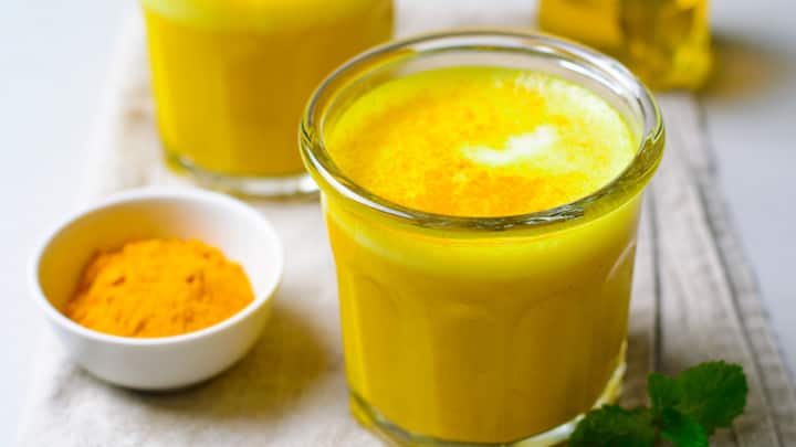 Turmeric: Known for its anti-inflammatory and antioxidant qualities, turmeric acts as a powerful immunity booster by helping fight infections and reducing the risk of chronic conditions. It is also antibacterial, antifungal and antiviral that can help combat common monsoon ailments like colds and flu. (Image Source: Canva)