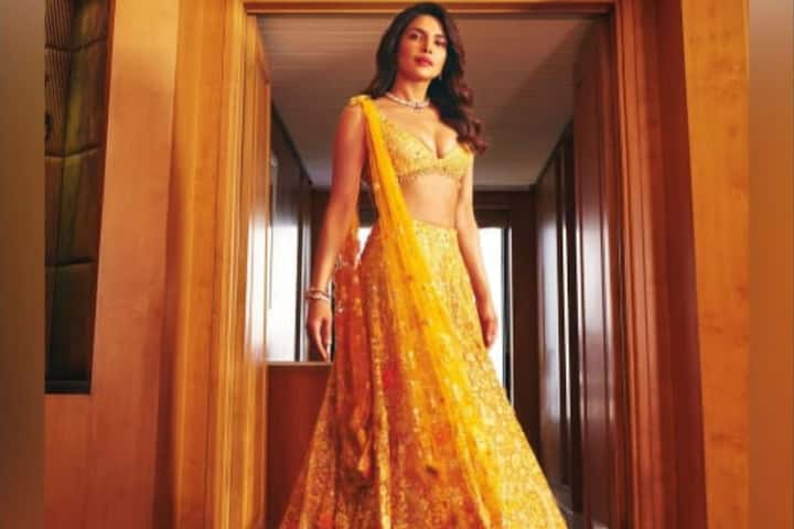 look special in your home function then try this ethnic dresses of Priyanka Chopra You can also try this yellow lehenga of Priyanka. She wore this lehenga in Anant Ambani's wedding. She was looking very beautiful in this.