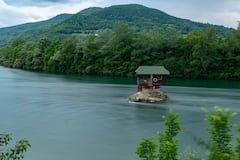 Friends Trip:  दोस्तों के साथ करना चाहते हैं मौज, तो नोएडा से कुछ दूरी पर बने इन टूरिस्ट प्लेसेस को करें एक्सप्लोर