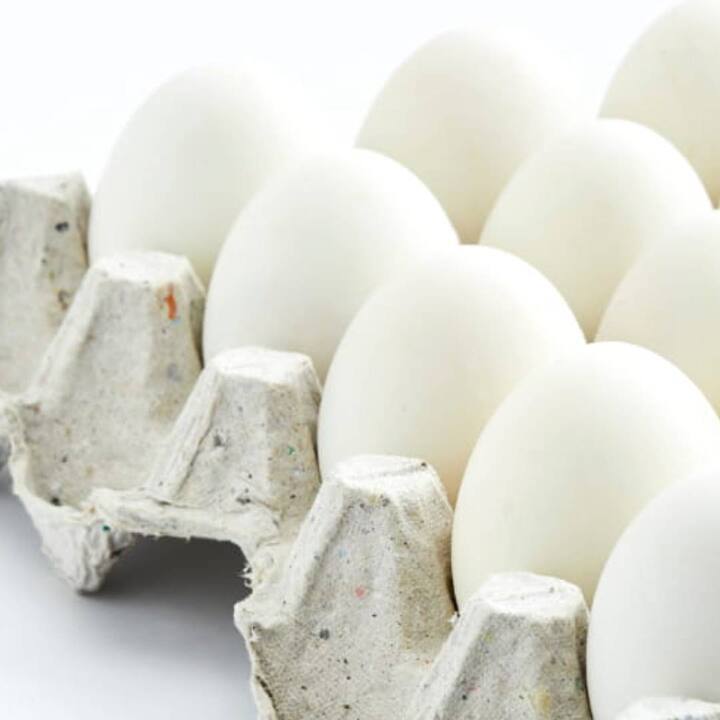 ਅੰਡੇ ਪ੍ਰੋਟੀਨ, ਵਿਟਾਮਿਨ, ਖਣਿਜ, ਐਂਟੀਆਕਸੀਡੈਂਟ ਅਤੇ ਹੋਰ ਬਹੁਤ ਸਾਰੇ ਪੌਸ਼ਟਿਕ ਤੱਤ ਨਾਲ ਭਰਪੂਰ ਹੁੰਦੇ ਹਨ। ਅੰਡੇ ਦੀ ਜ਼ਰਦੀ ਵਿੱਚ ਬਹੁਤ ਸਾਰੇ ਪ੍ਰੋਟੀਨ ਹੁੰਦੇ ਹਨ। ਇਸ 'ਚ ਕਈ ਪੋਸ਼ਕ ਤੱਤ ਹੁੰਦੇ ਹਨ, ਜੋ ਸਿਹਤ ਲਈ ਬਹੁਤ ਫਾਇਦੇਮੰਦ ਹੁੰਦੇ ਹਨ। ਅੰਡੇ ਦੀ ਜ਼ਰਦੀ ਵਿੱਚ ਲਗਭਗ 2.7 ਗ੍ਰਾਮ ਪ੍ਰੋਟੀਨ ਹੁੰਦਾ ਹੈ, ਜੋ ਸਾਡੀਆਂ ਮਾਸਪੇਸ਼ੀਆਂ ਨੂੰ ਵਧਾਉਣ ਅਤੇ ਮਜ਼ਬੂਤ ਕਰਨ ਵਿੱਚ ਮਦਦ ਕਰਦਾ ਹੈ। ਪ੍ਰੋਟੀਨ ਸਰੀਰ ਦੀਆਂ ਮਾਸਪੇਸ਼ੀਆਂ ਲਈ ਬਹੁਤ ਜ਼ਰੂਰੀ ਹੈ।