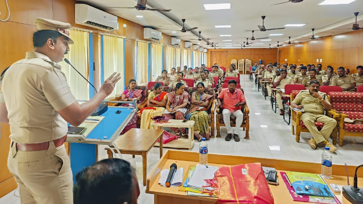 இளஞ்சிறார்கள் குற்ற செயல்களில் ஈடுபட்டால் கவனம்! - போலீசாருக்கு தூத்துக்குடி எஸ்.பி அறிவுரை