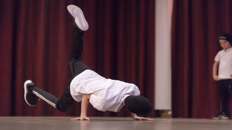 Paris Olympics 2024 What is break dancing Break Dance Paris Olympics 2024: பாரீஸ் ஒலிம்பிக்.. ரசிகர்களை கவர்ந்த பிரேக் டான்ஸ்! உருவானது எப்படி?