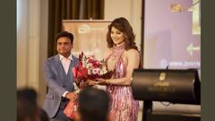 डिवाइन ब्रिक्स की ब्रांड एंबेसडर उर्वशी रौतेला ने 180% मुनाफा वृद्धि के उपलक्ष्य में टीम को 200 फ्लैट्स पुरस्कार स्वरूप प्रदान किए; संस्थापक महेंदर सिंह उपस्थित रहे