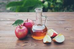 Skin Care Tips: एप्पल साइडर विनेगर के फायदे कर देंगे हैरान, सेहत ही नहीं स्किन के लिए भी है वरदान