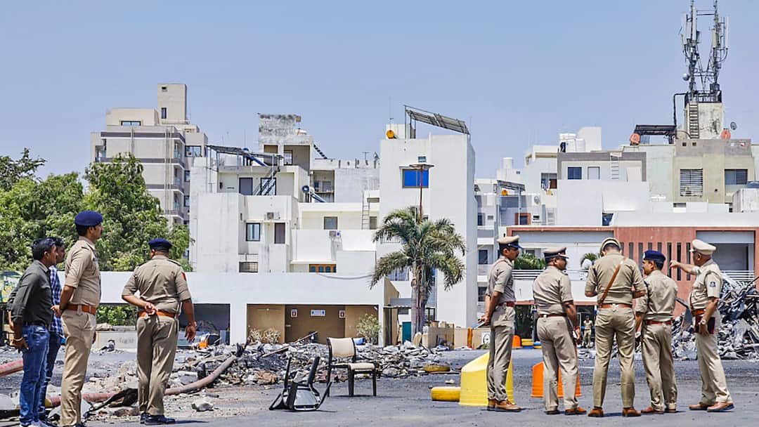 Rajkot Game Zone Fire: राजकोट गेम जोन अग्निकांड में 15 आरोपियों के खिलाफ चार्जशीट दायर, पुलिस ने कही ये बात Rajkot Game Zone fire incident Charge sheet filed in court against 15 accused Rajkot Game Zone Fire: राजकोट गेम जोन अग्निकांड में 15 आरोपियों के खिलाफ चार्जशीट दायर, पुलिस ने कही ये बात