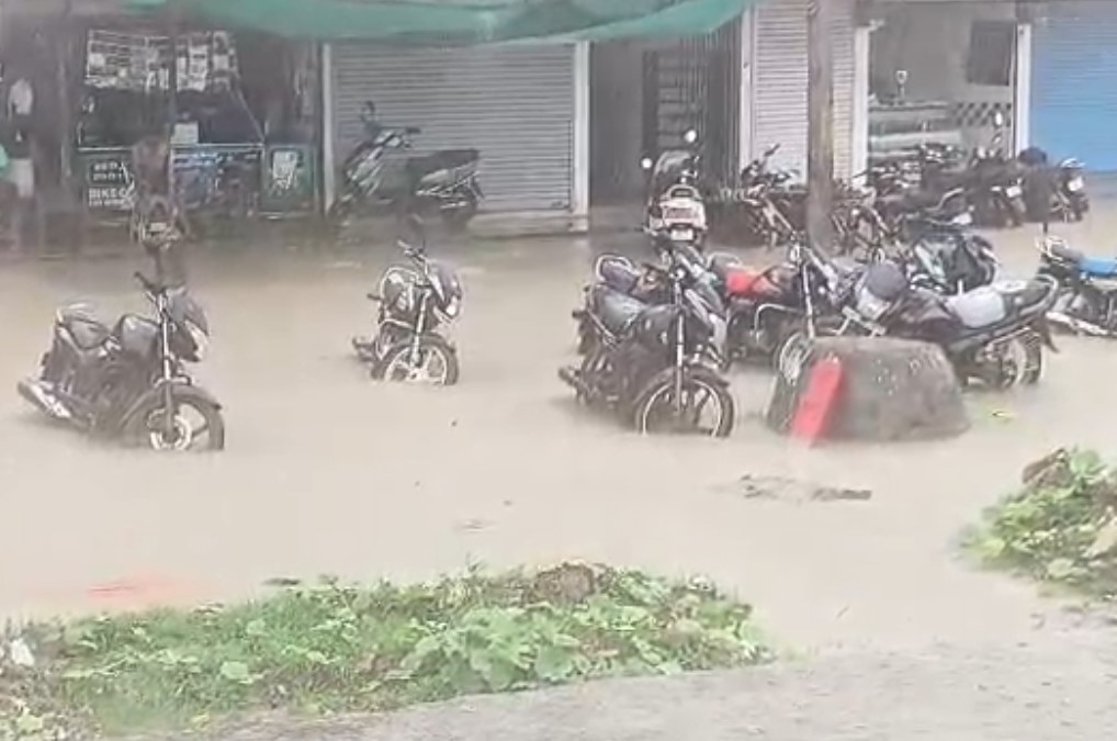 Vadodara News Flood situation in Vadodara with 8 inches of rain ...