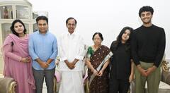 In Pics: కేసీఆర్‌తో కేటీఆర్ పుట్టిన రోజు వేడుకలు - కుమారుడ్ని హత్తుకొని శుభాకాంక్షలు