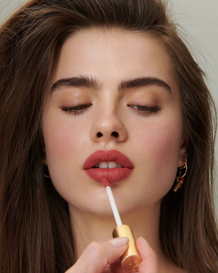 Long-lasting Lip Colours: Choose long-wearing, airy light textured waterproof lip colours. Matte liquid lipsticks or lip stains tend to have better-staying power during the monsoon. You may want to refrain from glossy or creamy formulas that can smudge or transfer easily during this season.