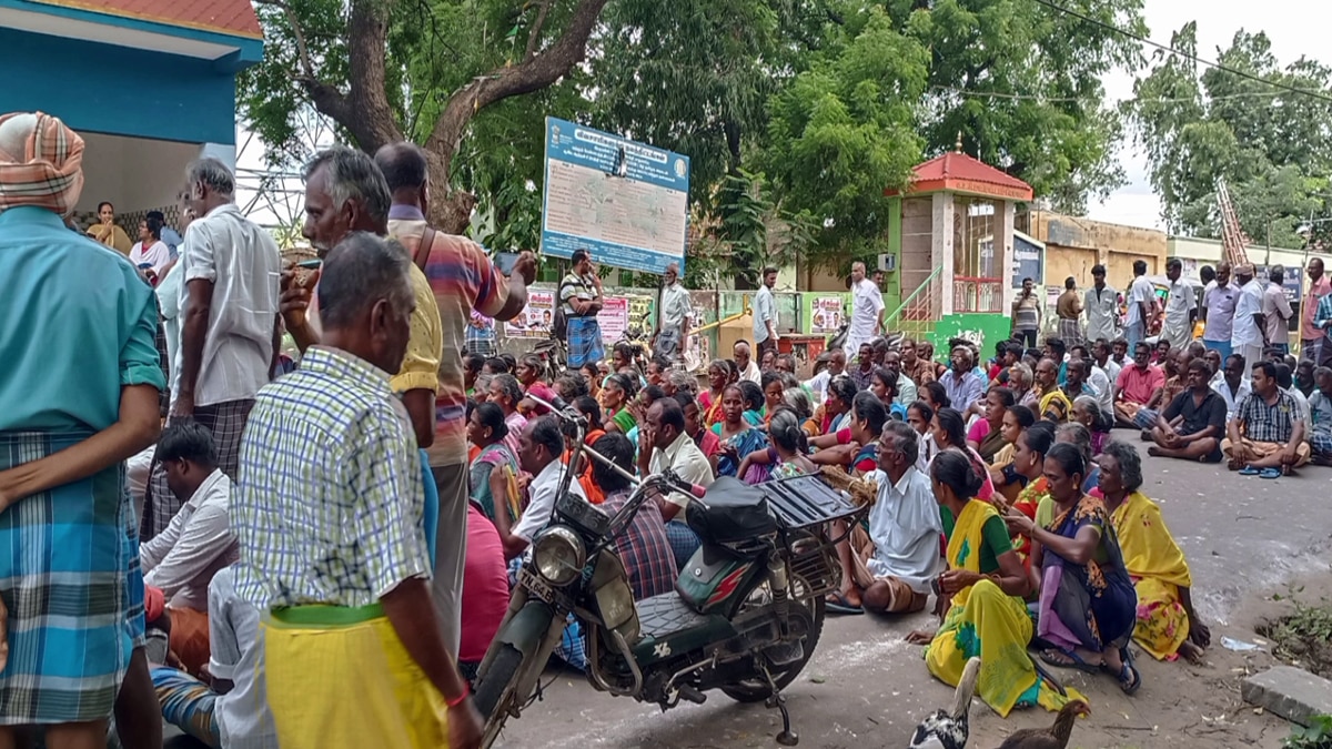 இறந்த நபருடைய உடலை வாங்காமல் உறவினர்கள் சாலை மறியலால் பரபரப்பு - போடியில் பரபரப்பு