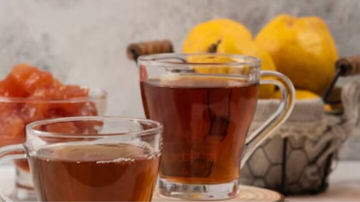 ওষুধ খাওয়ার ঠিক পর পরই গ্রিন টি পান করবেন না। চায়ের সঙ্গেই যদি ওষুধ খান, তা বন্ধ করুন। গ্রিন টি এবং ওষুধের রাসায়নিক উপাদান থেকে অ্যাসিডিটি হতে পারে।                                                                        ডিসক্লেইমার : কপিতে উল্লেখিত দাবি, পদ্ধতি পরামর্শস্বরূপ। প্রয়োজনীয় চিকিৎসাপদ্ধতি/ডায়েট ফলো করার জন্য অবশ্যই বিশেষজ্ঞ / চিকিৎসকের সঙ্গে কথা বলুন ও সেইমতো নিয়ম মেনে চলুন।