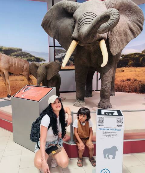 एक्ट्रेस ने अपने सोशल मीडिया एकाउंट से तस्वीरें पोस्ट की है. उन्होंने पोस्ट के कैप्शन में हार्ट इमोजी बनाया है. इन तस्वीरों को नेटिजंस काफी पसंद कर रहे हैं.