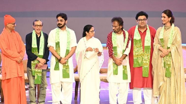 Mahanayak Award Ambarish Bhattacharya Subhasish Mukherjee Rukmini Maitra Receive Awards from WB CM Mamata Banerjee Entertainment News Mahanayak Award: মহানায়কের প্রয়াণ দিবসে 'বিশেষ চলচ্চিত্র সম্মান' পুরস্কার অম্বরীশ-শুভাশিস-রুক্মিণীকে